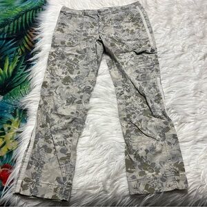 Anthropologie Floral Camo Cargo Pants in Beige and Olive 6